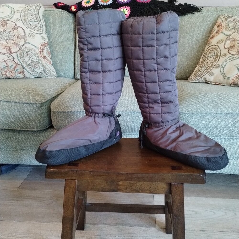 Russian Pointe Tall Quilted warm up boots, Large
